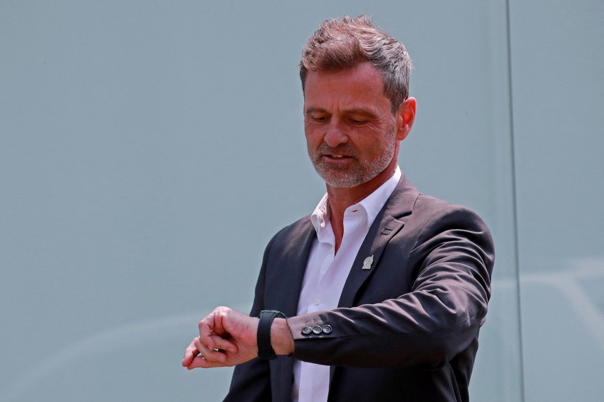 Soccer Football - Diego Cocca is unveiled as new Mexico coach - Centro de Alto Rendimiento, Mexico City, Mexico - February 10, 2023
Diego Cocca arriving at the press conference REUTERS/Henry Romero
