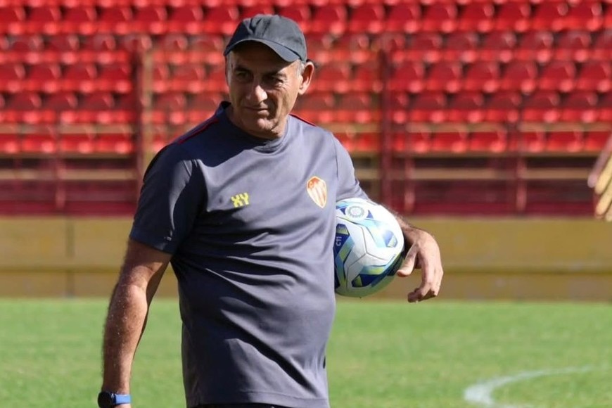 Marioni cuando dirigía Boca Unidos y antes de ser el DT de Sarmiento de Resistencia.