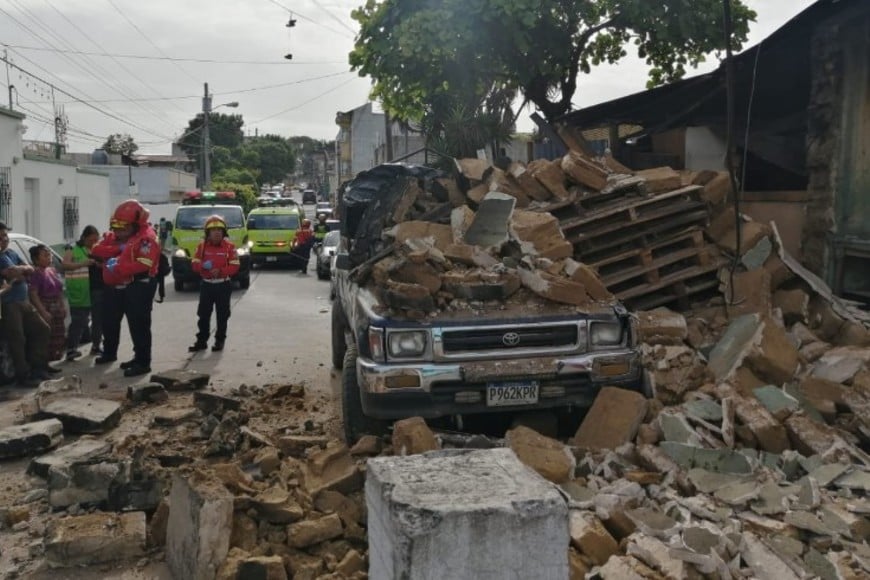 Imágenes de los daños causados por el fuerte sismo que golpeó esta tarde a Guatemala.