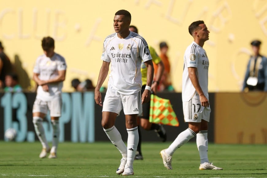 Soccer Football - FIFA Club World Cup - Semi Final - Paris St Germain v Real Madrid - MetLife Stadium, East Rutherford, New Jersey, U.S. - July 9, 2025
Real Madrid's Kylian Mbappe looks dejected after the match REUTERS/Lee Smith