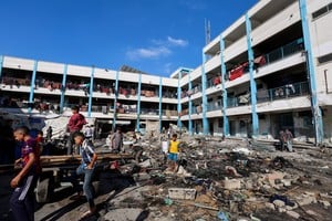 Palestinians inspect the site of an overnight Israeli strike on a school sheltering displaced people, in Bureij refugee camp, in the central Gaza Strip, July 8, 2025. REUTERS/Ramadan Abed
      TPX IMAGES OF THE DAY