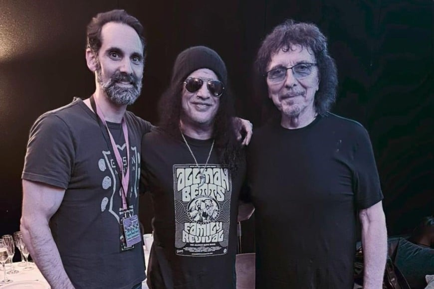 Gibson en la despedida de Black Sabbath (“Back To The Beginning”): Cesar Gueikian (presidente y director ejecutivo de Gibson), Slash y Tony Iommi en el backstage.