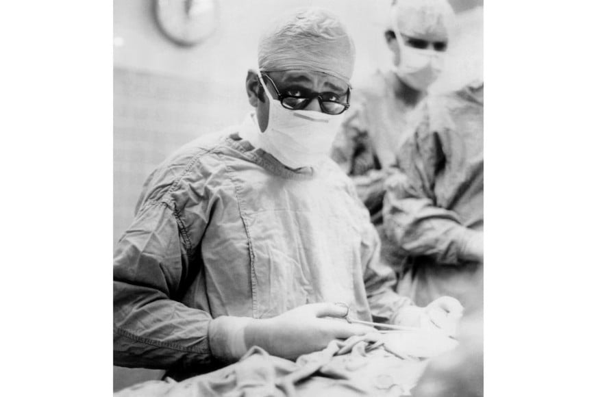En 1967, el Dr. René Favaloro fue pionero en la cirugía de bypass de arteria coronaria.
