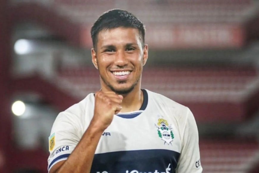 Saravia, el volante defensivo que Unión busca sumar como prioridad del DT.