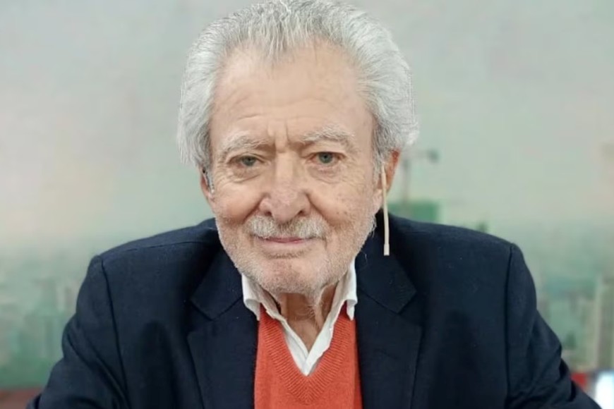 Reconocido por su mirada crítica y estilo inconfundible.