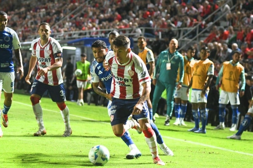 Del Blanco va de carrilero. Foto: Manuel Fabatía