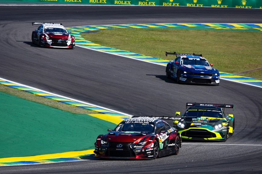Lexus con el argentino José María "Pechito" López se quedaron con la victoria en LMGT3. Crédito de la foto: FIA WEC / DPPI / Julien Delfosse