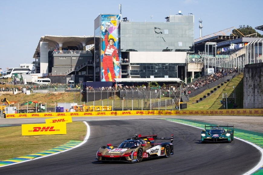 Lexus con el argentino José María "Pechito" López se quedaron con la victoria en LMGT3. Crédito de la foto: FIA WEC / DPPI / Julien Delfosse