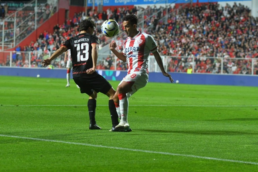 gamba | Unión-Estudiantes | Torneo Clausura Fecha 1 | Estadio 15 de Abril. Foto:  Manuel Fabatía