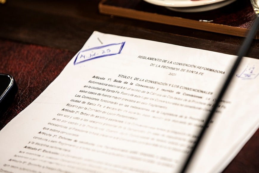 Sobre la noche del lunes 14 se aprobó el reglamento.