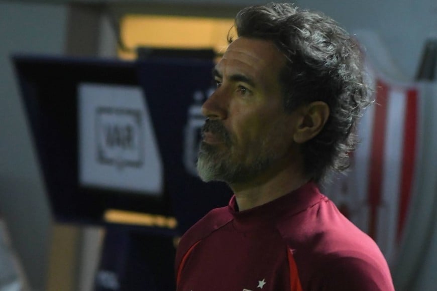 Eduardo Domínguez este lunes por la noche en el 15 de Abril. Crédito: Manuel Fabatía