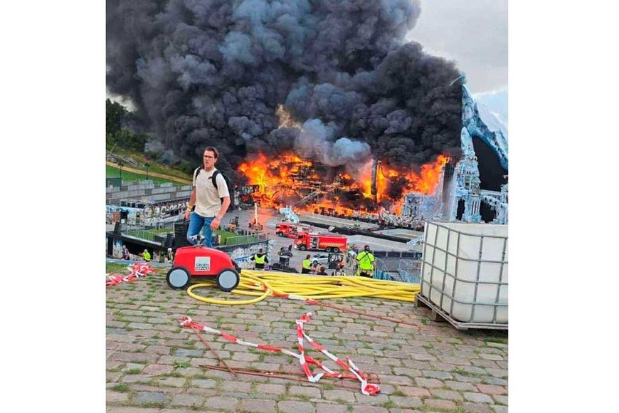 El fuego sorprendió a propios y extraños.