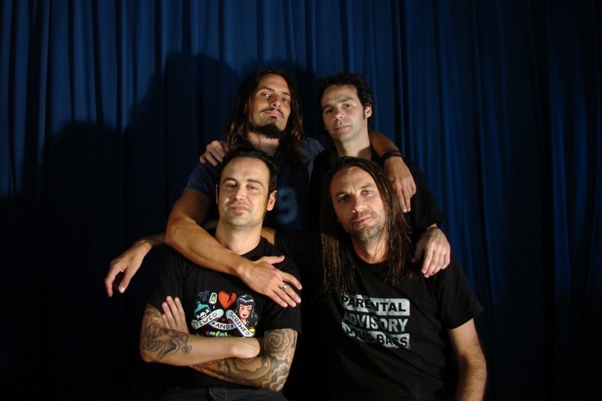 La formación original de La Cruda, en una reunión en 2010.