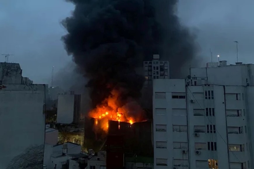 Fuego, humo y miedo en La Plata.