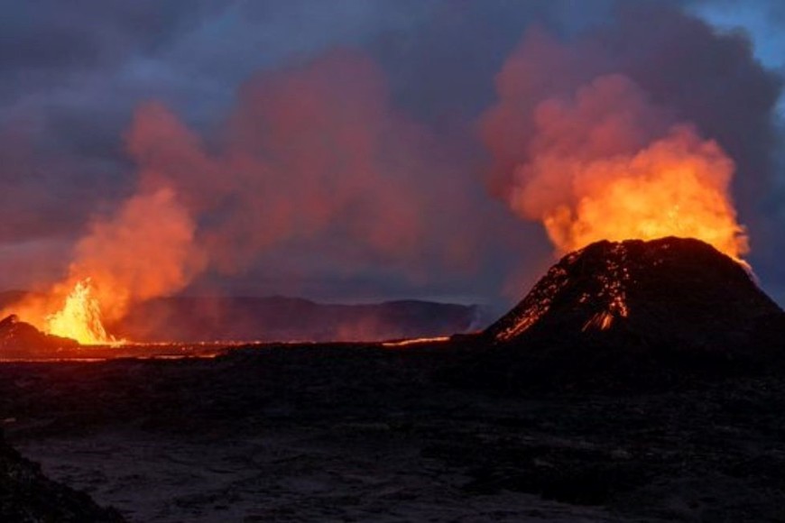 El fenómeno fue precedido por un intenso enjambre sísmico