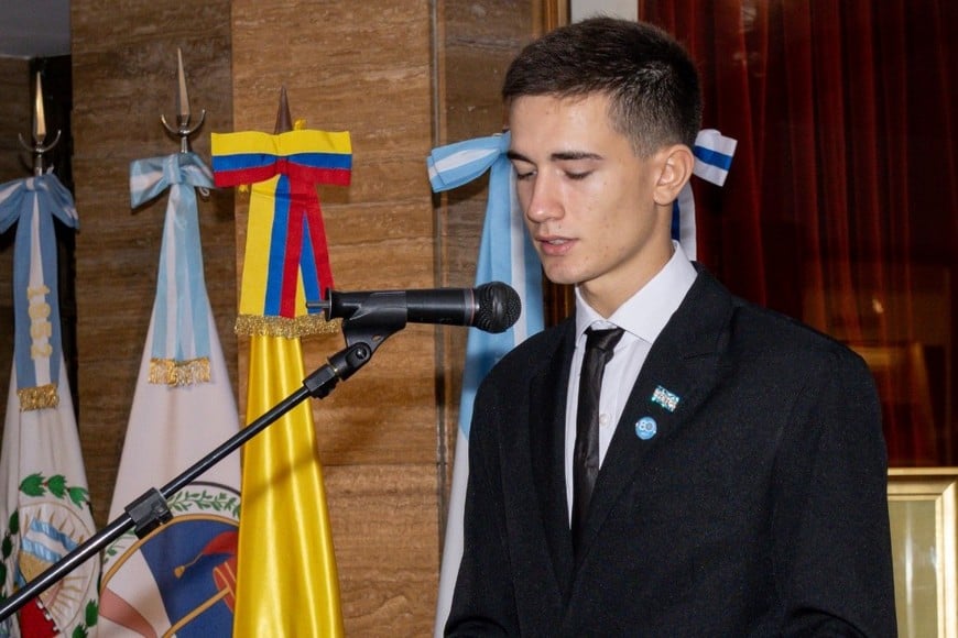 Angelo busca representar no solo a la juventud, sino también al entramado productivo de Santa Fe.