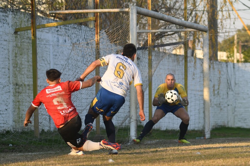 Va por una victoria. El equipo de Tobaldo visitará a Colón de Santa Fe y sabe que no puede dejar puntos en el camino si pretende mantenerse en lo más alto de la tabla. Crédito: Manuel Fabatía