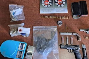 Los elementos secuestrados durante el allanamiento.