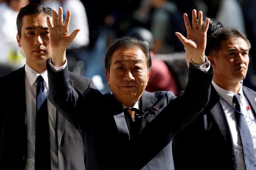 Yoshihiko Noda, leader of the main opposition Constitutional Democratic Party of Japan (CDPJ), greets locals at a campaign for the upcoming general election, in Yokohama, Japan October 24, 2024. REUTERS/Kim Kyung-Hoon     TPX IMAGES OF THE DAY