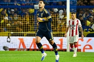 Paredes volvió a jugar en Boca tras 12 años y asistió en el gol del empate.