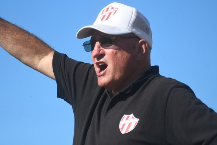 Colón de San Justo. El equipo de Miguel Restelli goleó en Santo Tomé y es líder junto a Guadalupe. Foto: Luis Cetraro