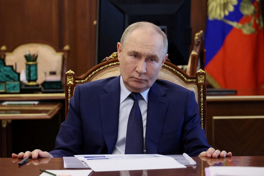 FILE PHOTO: FILE PHOTO: Russian President Vladimir Putin chairs a meeting on social issues, in Moscow, Russia July 14, 2025.  Sputnik/Mikhail Metzel/Pool via REUTERS ATTENTION EDITORS - THIS IMAGE WAS PROVIDED BY A THIRD PARTY./File Photo/File Photo