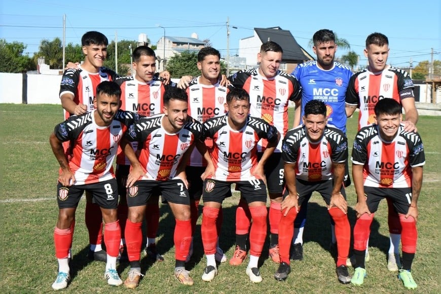 Colón de San Justo. El equipo de Miguel Restelli goleó en Santo Tomé y es líder junto a Guadalupe. Foto: Luis Cetraro