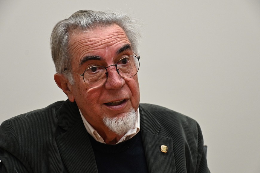 El del libro "no es un título bajón sino esperanzador: es demostrar cómo la ciencia en los últimos cien años usó penúltimas palabras para demorar lo más posible la última", señala Juan Carlos Beltramino. Foto: Flavio Raina.