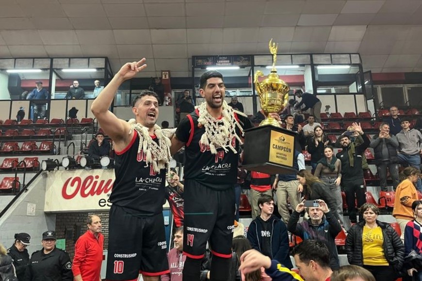 Hijos pródigos: Damián Palacios y Manuel García volvieron a gritar campeón con el club que los vio nacer. Foto: Fabián Gallego.