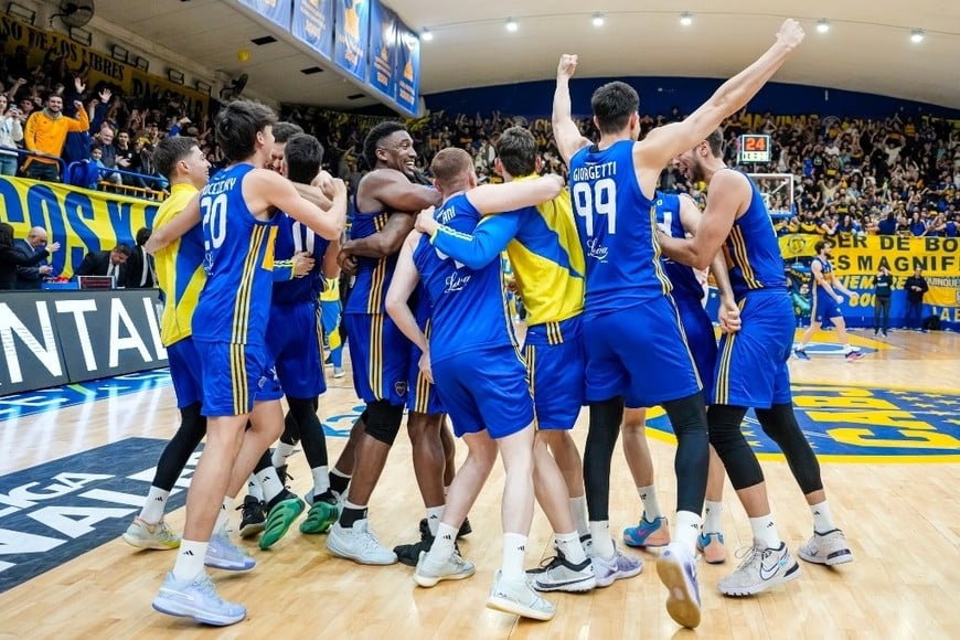 El festejo íntimo y colectivo de Boca en La Bombonerita tras el bicampeonato. Foto: Boca