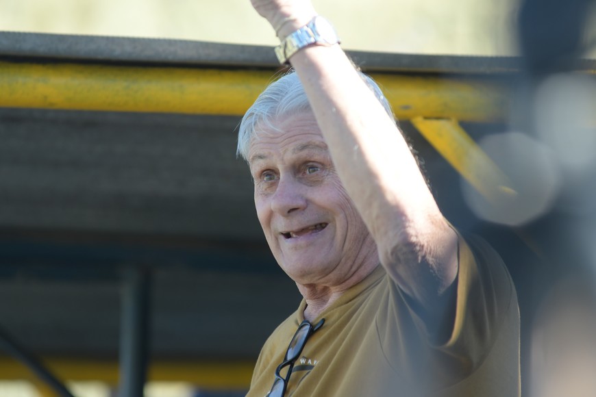 Adalberto Tobaldo. El entrenador de Guadalupe entiende que su equipo también depende de sí mismo. A falta de cuatro fechas, el sueño de su gente está intacto. Crédito: Luis Cetraro.