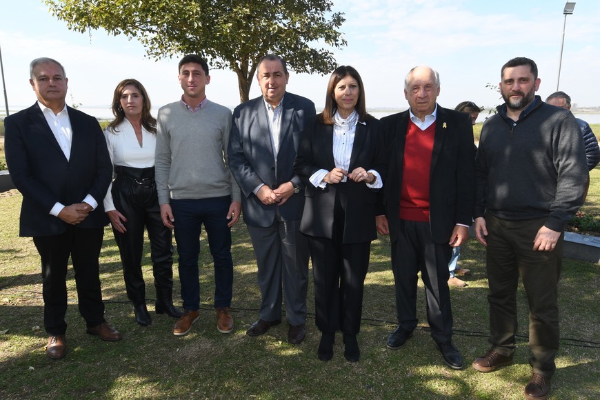 Autoridades locales y provinciales participaron del acto en Santa Fe. Crédito: Luis Cetraro.