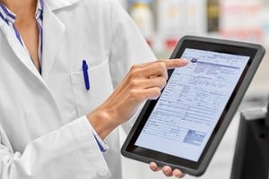 Las recetas médicas, odontológicas y otras prescripciones  deberán realizarse en formato digital