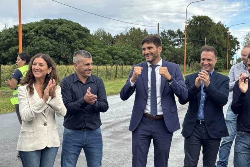 La senadora, junto al presidente comunal Donatti, el gobernador Pullaro y el ministro Lisandro Enrico.