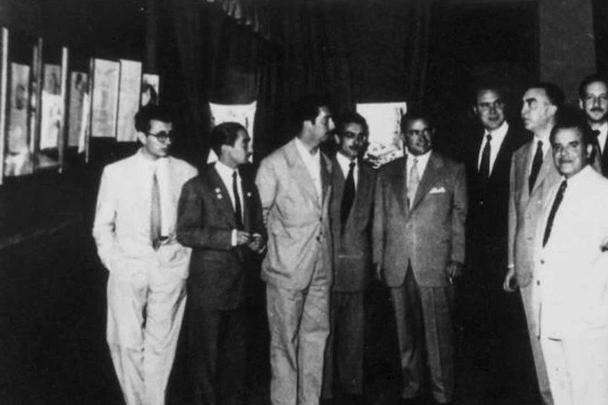 Rafael Guillén, José G. Ladrón de Guevara, José Carlos Gallardo, Antonio Llamas, Miguel Ruiz del Castillo y Eduardo Roca, junto al alcalde granadino Manuel Sola Rodríguez de Bolivar, en 1964. Foto: IDEAL
