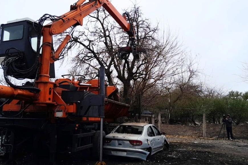 Máquinas compactadoras trabajando en el predio de La Tablada en Santa Fe.
