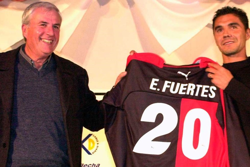 2003. Vignatti presentaba al plantel de aquel año, en la imagen con el 20.