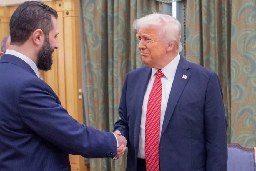 Trump junto a al-Chaara. Crédito: AP