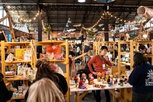 La Feria del Centro es una actividad organizada en conjunto entre los organismos de Cultura de los Gobiernos provinciales de Santa Fe, Córdoba y Entre Ríos, y cuenta con el apoyo del Consejo Federal de Inversiones.