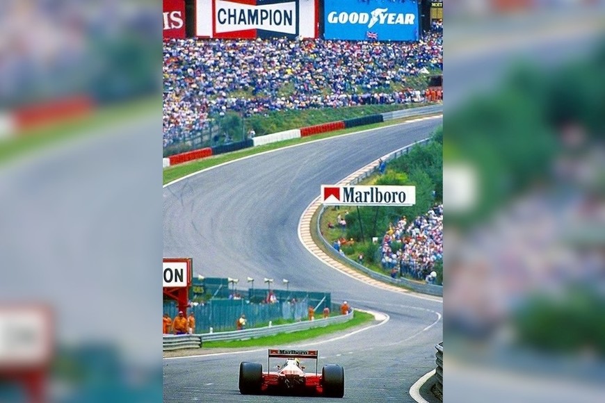 Senna en la Eau Rouge, curva icónica de Spa que desafía a todos los pilotos de F1. Foto: Archivo