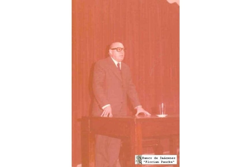 Imagen de Federico Cervera pronunciando una conferencia. Crédito:  Banco de Imágenes Florian Pauke