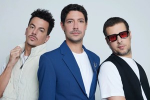 El Kuelgue: Juan Martín “Mojo” Mojoli (bajo), Julián Kartún (voz) y Santiago Martínez (voz y teclados), fundadores de esta propuesta.