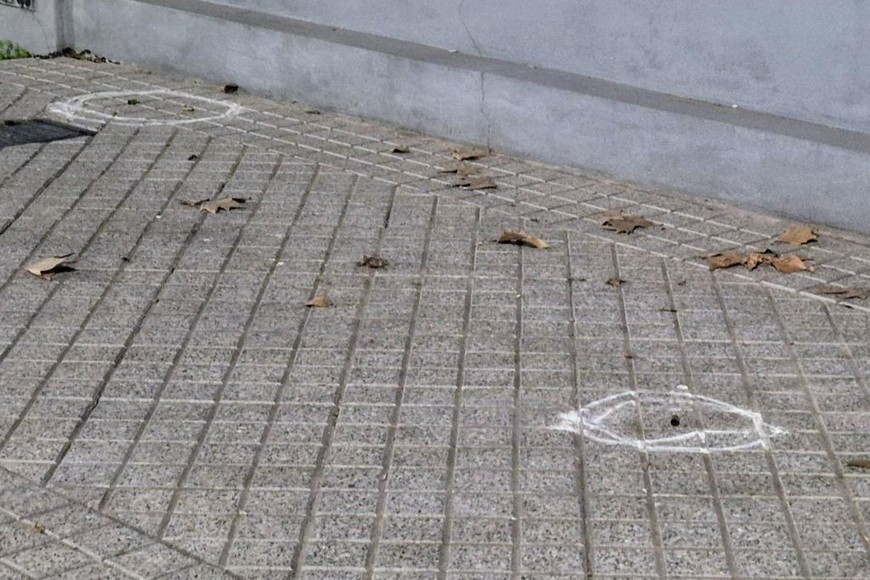 Secuestraron vainas servidas cerca del hospital Vilela tras la balacera. Foto: Marcelo Manera.