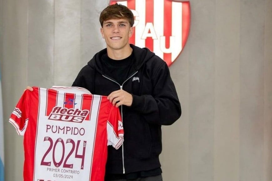 Se va al Toluca. "Con solo 20 años, Francisco Pumpido se une al equipo de Antonio "Turco" Mohamed en calidad de préstamo, colocándose Toluca como su primer equipo de la liga mexicana en su carrera. El mitad mexicano-argentino traé el talento del fútbol desde la sangre al ser hijo de Nery Pumpido, una figura importante para el club argentino del River Plate, quién también se desempeñó como director técnico de Tigres mientras Francisco nacía en San Pedro Garza García", publica Marca. Foto: Gentileza Prensa Unión