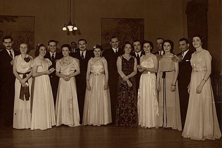 El concurso denominado “La Figurita Difícil” se trataba de un certamen mediante el cual se solicitaban imágenes de eventos y lugares precisos que actualmente el Museo local no posee.