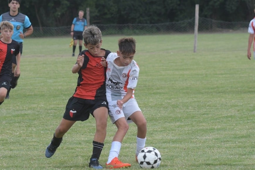 Largaron. El Clausura se puso en marcha y los pibes lo disfrutaron. Crédito: Flavio Raina.