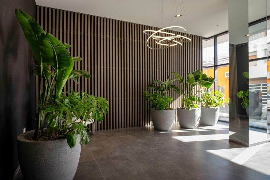 La ubicación estratégica del edificio permite estar cerca de centros comerciales, terminal y peatonal.