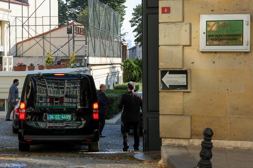 A vehicle enters the Iranian Consulate where Iran is to hold nuclear talks with the so-called E3 group of France, Britain and Germany, in Istanbul, Turkey, July 25, 2025. REUTERS/Dilara Senkaya