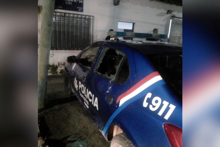 Desaforado rompió dos patrulleros estacionados delante de la comisaría de Alto Verde
