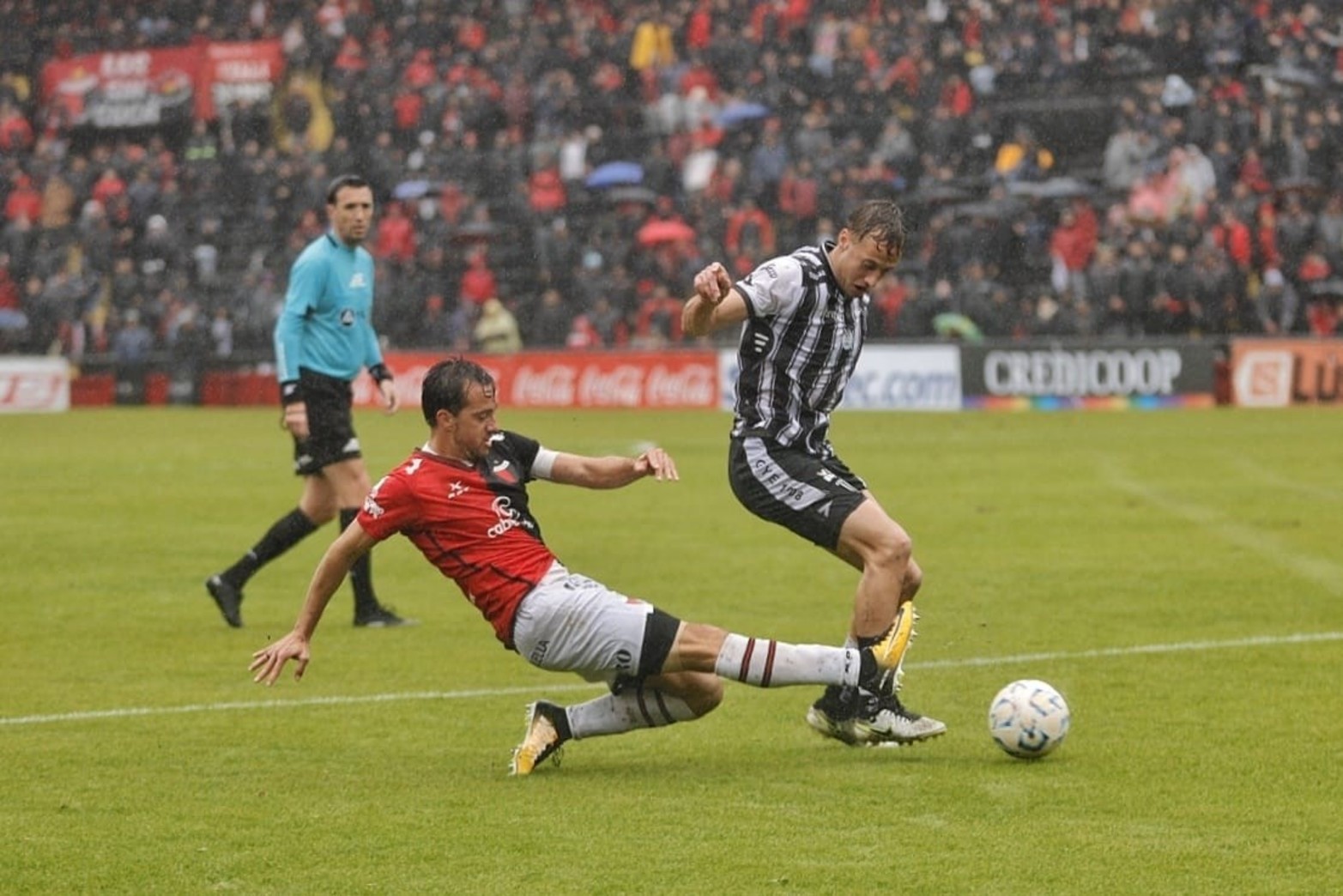 Colón con juveniles volvió a marcar mal en su área y sin puntería en el arco de enfrente.
Lo mejor fue su gente...